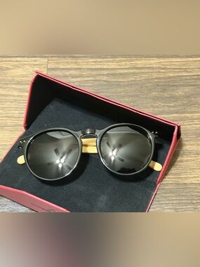 Rays Round Black Sunglasses with Light Wood Temples